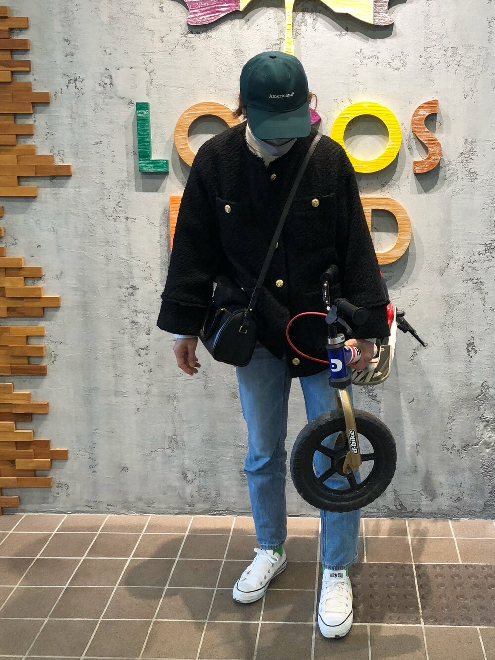 「オトナカジュアル、休日コーデ、おしゃれさんと繋がりたい、ootd、リラックススタイル、白スニーカー、デニムパンツ、ママコーデ、ジーユー(GU)、コンバース、男の子ママ、CAP、休日スタイル、デニム、ツイードジャケット」｜「GUのアイテム（デニムパンツ、ブルー系）」を使った、ATTSUさん（レディース・163cm）の春コーディネートの1枚目の写真