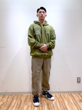 「XLARGE（エクストララージ）のEMBLEM PATCHED PULLOVER HOODED SWEAT（パーカー、グリーン系）」を使った、そういちろーさん（メンズ・175cm）の秋コーディネート