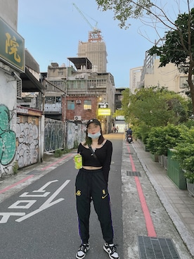 「NBA（エヌビーエー）のアイテム（チノパンツ、ブラック系）」を使った、れな♡RENA🐰さん（レディース・158cm）の秋コーディネート