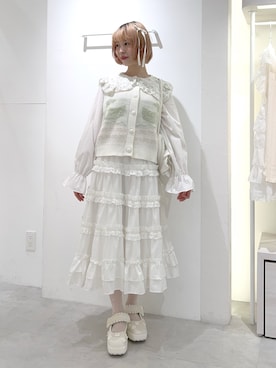 「merry jenny（メリージェニー）のflowerスパンコールカラーブラウス（シャツ/ブラウス、ホワイト系）」を使った、sumomoさん（レディース・156cm）の秋コーディネート