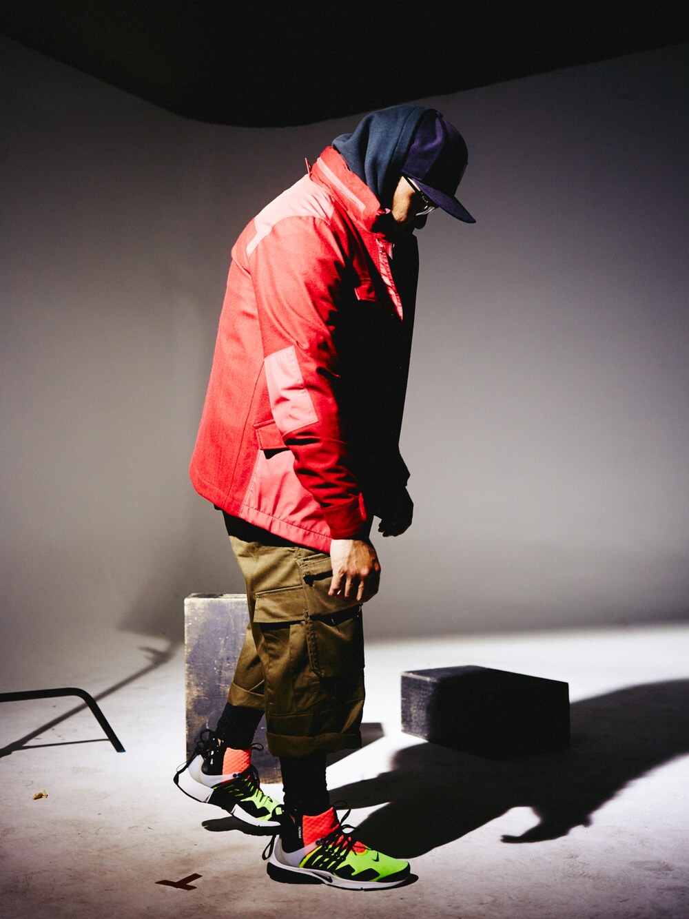 「White Mountaineering、アクロニウム、ACRONYM x Nike Air Presto、acronym、menswear」｜「ACRONYMのアイテム（スニーカー、ブラック系）」を使った、markjchuaさん（メンズ・165cm）の秋コーディネートの1枚目の写真