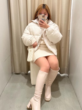 「ハイトーンカラー」｜「アイテム（ダウンジャケット/コート）」を使った、松下睦さん（レディース・155cm）の冬コーディネート
