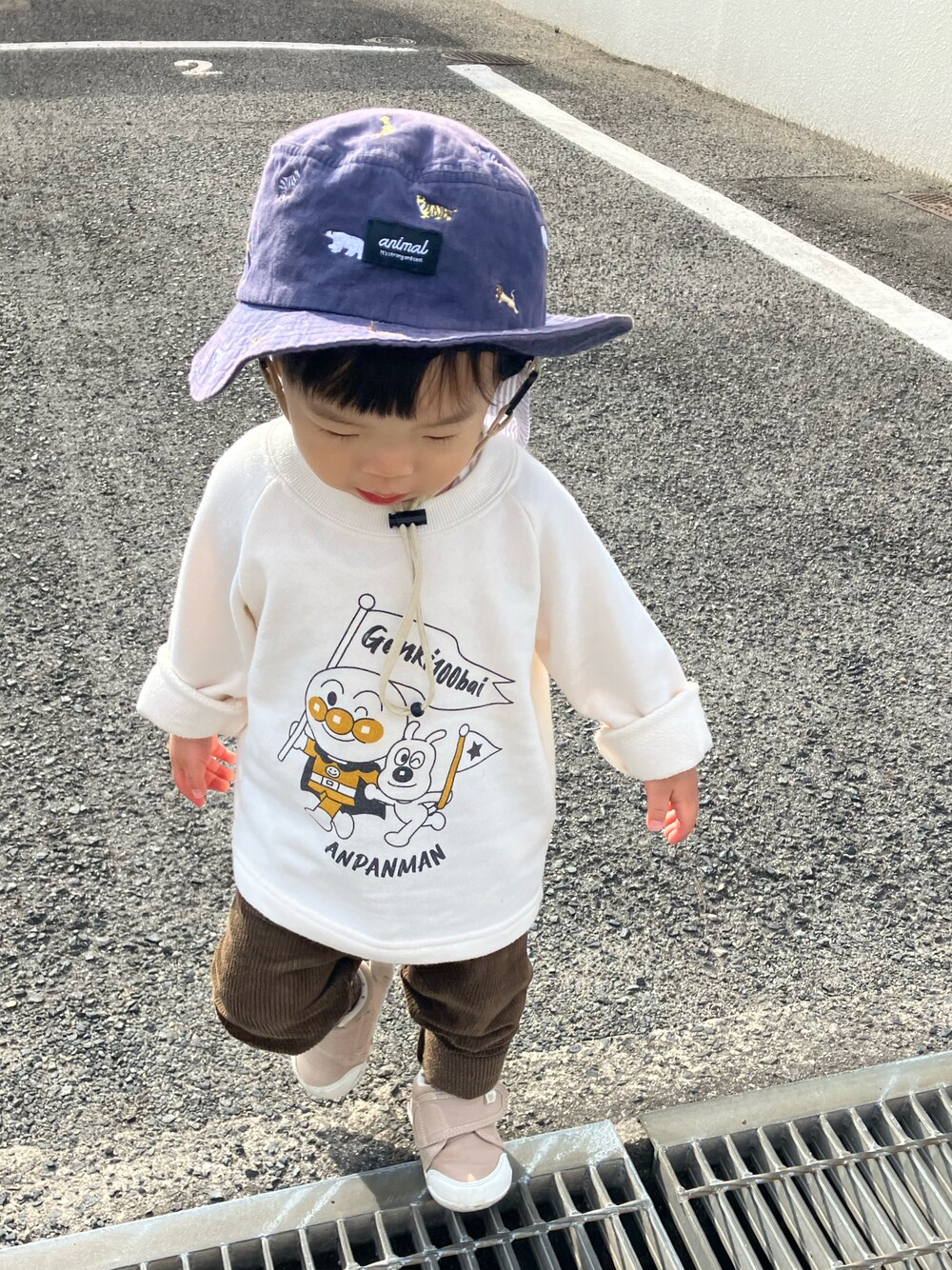 「BANDAIの90サイズ（Tシャツ/カットソー、ホワイト系）」を使った、shii__san43さん（キッズ・80cm）の秋コーディネートの1枚目の写真