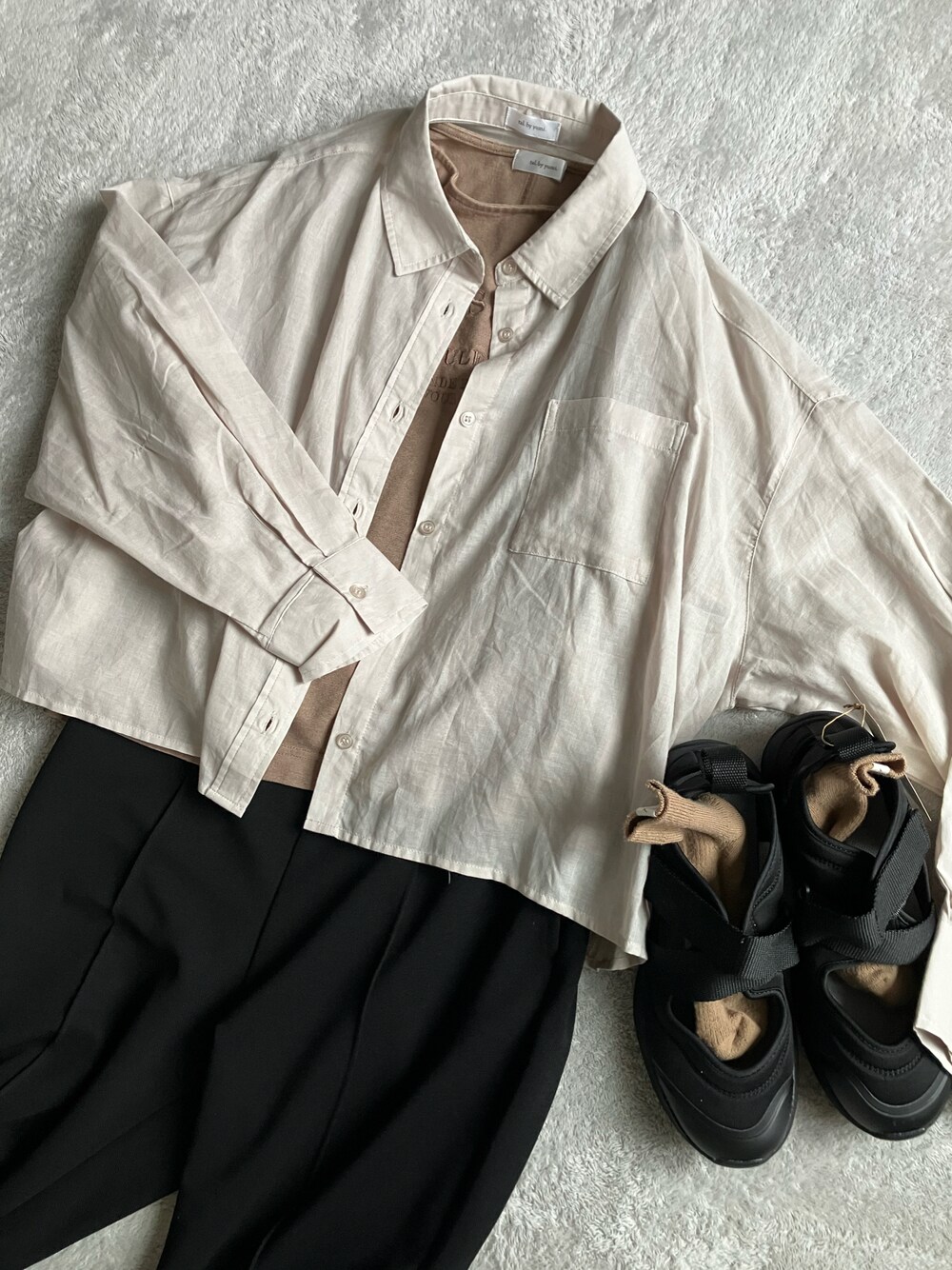 「しまむらのL（パンツ、ブラック系）」を使った、shii__san43さん（レディース・165cm）の春コーディネートの1枚目の写真