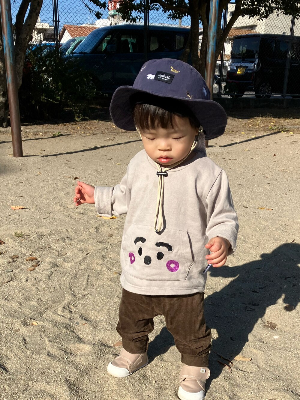 「しまむらの90サイズ（スウェット、ベージュ系）」を使った、shii__san43さん（キッズ・80cm）の秋コーディネートの1枚目の写真
