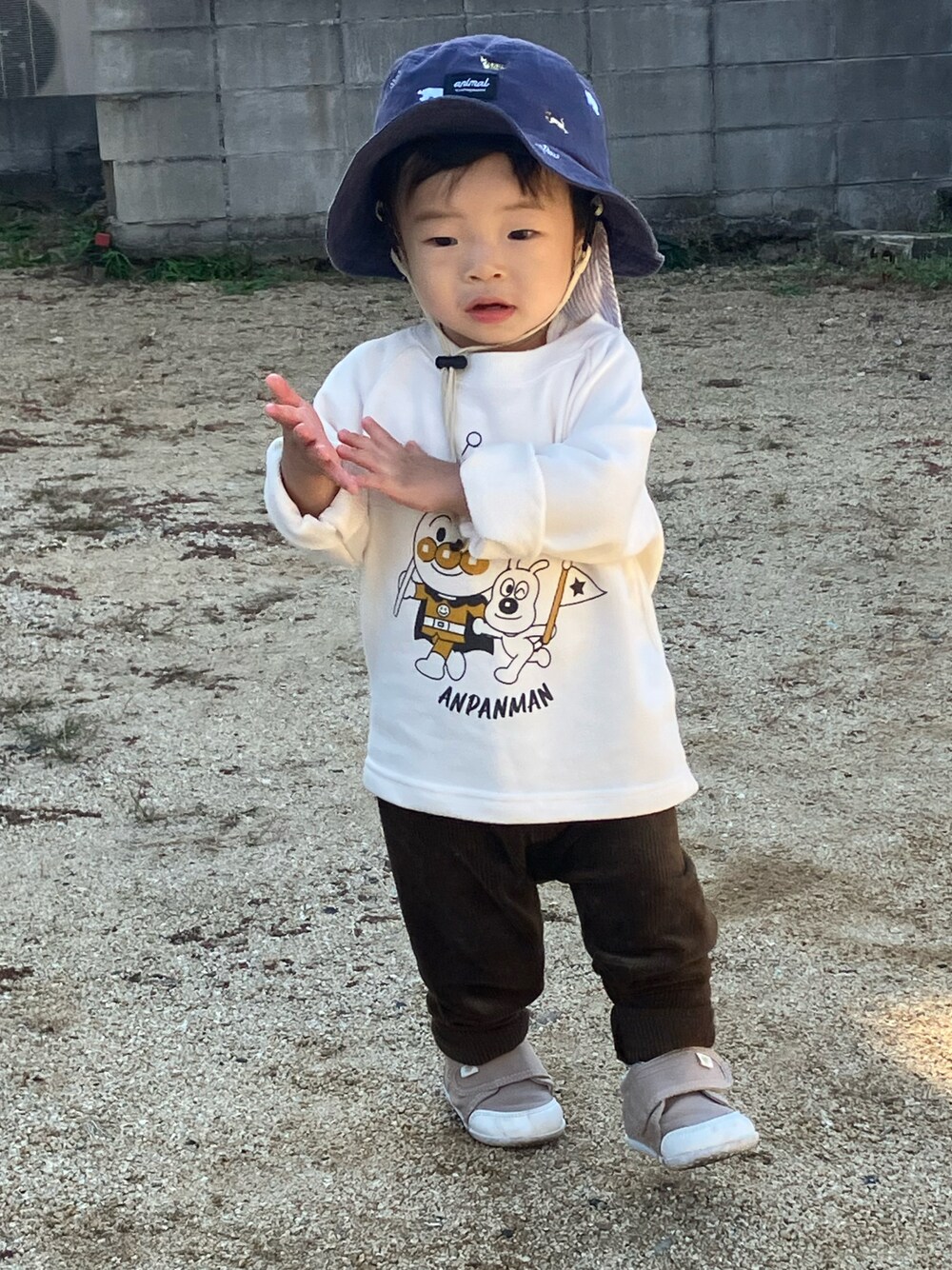 「BANDAIの90サイズ（Tシャツ/カットソー、ホワイト系）」を使った、shii__san43さん（キッズ・80cm）の秋コーディネートの1枚目の写真