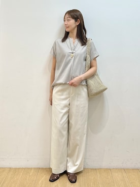 「INDIVI（インディヴィ）の【洗える／SETUP可能】スキッパーブラウス（シャツ/ブラウス、グレー系）」を使った、kozueさん（レディース・165cm）の春コーディネート
