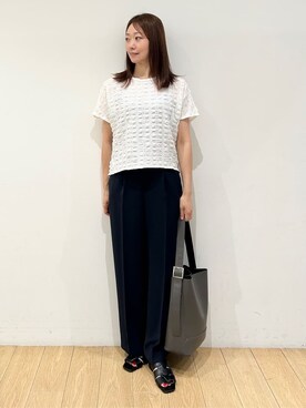 「INDIVI（インディヴィ）の【洗える／凹凸素材／UVケア】コンパクトトップス（Tシャツ/カットソー、ホワイト系）」を使った、kozueさん（レディース・165cm）の夏コーディネート
