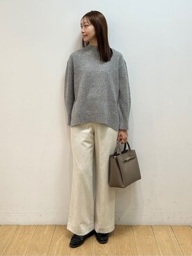 「INDIVI（インディヴィ）の【冬ニット人気NO．1！／カシミヤ混】ミドルゲージハイネックニット（ニット/セーター、グレー系）」を使った、kozueさん（レディース・165cm）の秋コーディネート