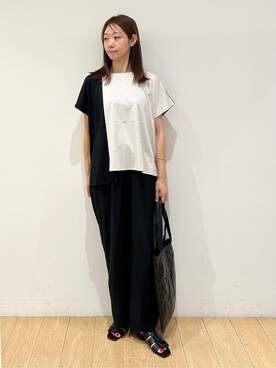 「INDIVI（インディヴィ）の【洗える／汗ジミ防止】バイカラー＆アシメヘム Tシャツ（Tシャツ/カットソー、ベージュ系）」を使った、kozueさん（レディース・165cm）の夏コーディネート