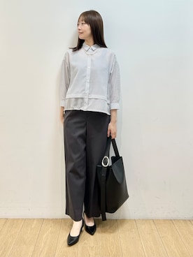 「INDIVI（インディヴィ）の【接触冷感／洗える／2WAY】ドロスト付 シアーシャンブレーシャツ（シャツ/ブラウス、ホワイト系）」を使った、kozueさん（レディース・165cm）の春コーディネート