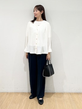 「INDIVI（インディヴィ）の【洗える／UVケア／マットサテン】Vネックドルマンスリーブブラウス（シャツ/ブラウス、ホワイト系）」を使った、kozueさん（レディース・165cm）の春コーディネート