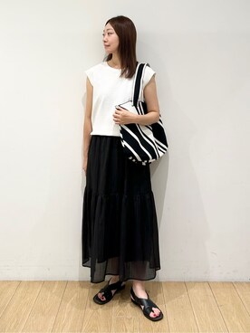 「INDIVI（インディヴィ）の【2点セット／着回し◎】ノースリーブ＆ティアードスカート カセット服（ワンピース、ブラック系）」を使った、kozueさん（レディース・165cm）の夏コーディネート