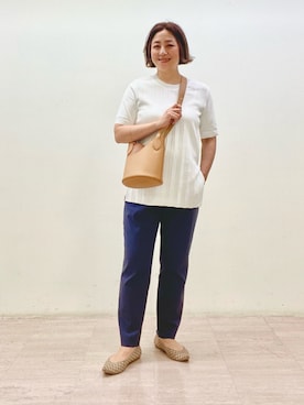 「INDIVI（インディヴィ）の【日本製/洗える】プリーツデザインチュニックニット（Tシャツ/カットソー、ホワイト系）」を使った、ナオさん（レディース・162cm）の夏コーディネート