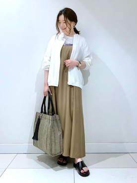 「INDIVI（インディヴィ）の【UVケア/接触冷感】カラーフォトTシャツ（Tシャツ/カットソー、ホワイト系）」を使った、akariさん（レディース・151cm）の夏コーディネート