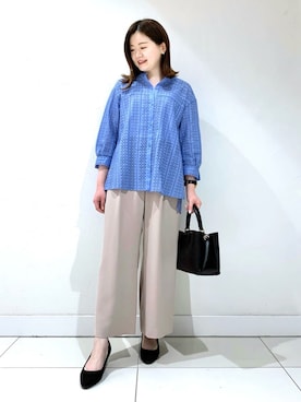 「INDIVI（インディヴィ）の【洗える】カットワークレース バンドカラーブラウス（シャツ/ブラウス、ブルー系）」を使った、akariさん（レディース・151cm）の春コーディネート