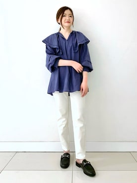 「INDIVI（インディヴィ）の【洗える/2WAY】アイレットラッセルブラウス（シャツ/ブラウス、ブルー系）」を使った、akariさん（レディース・151cm）の春コーディネート
