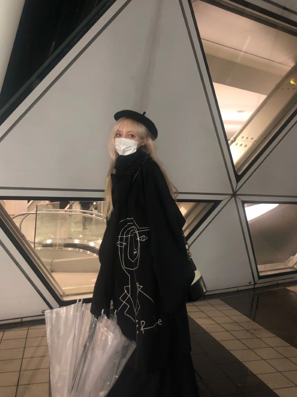 「Yohji Yamamoto POUR HOMMEのアイテム（その他アウター、ブラック系）」を使った、ruoweisさん（レディース・168cm）の秋コーディネートの1枚目の写真