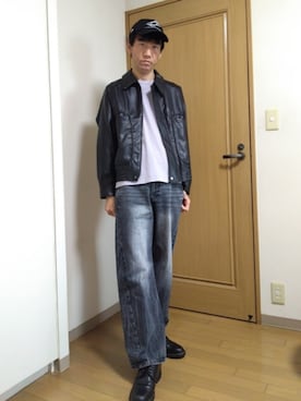 「WYM LIDNM（ウィム バイ リドム）のCURVED FLARE DENIM SLACKS（デニムパンツ、グレー系）」を使った、特養介護士さん（メンズ・170cm）の春コーディネート