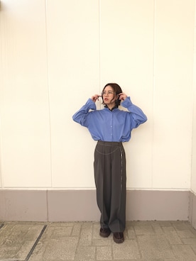 「ITEMS URBANRESEARCH（アイテムズ アーバンリサーチ）のチェーンベルト付きパンツ（その他パンツ、グレー系）」を使った、MINAMIさん（レディース・155cm）の春コーディネート