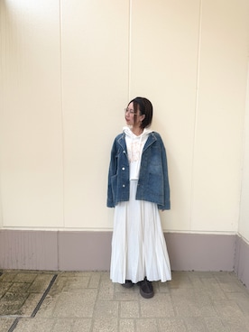 「ITEMS URBANRESEARCH（アイテムズ アーバンリサーチ）のデニムオーバーノーカラージャケット（デニムジャケット、ブルー系）」を使った、MINAMIさん（レディース・155cm）の春コーディネート