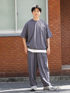 「ITEMS URBANRESEARCH（アイテムズ アーバンリサーチ）の『接触冷感/撥水/イージーケア/UVカット』タスランナイロンクルーネックドロストTシャツ（Tシャツ/カットソー、グレー系）」を使った、uedaさん（メンズ・170cm）の夏コーディネート