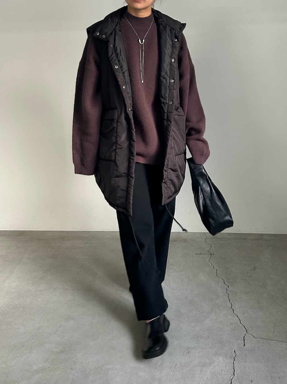 シンプルオーバーサイズニットを使った人気ファッション