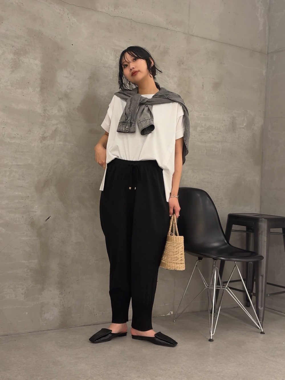 「Jena espace merveilleuxの【大好評につき再入荷】【サラサラ素材で涼しく着れる】ビッグ変形Tシャツ（Tシャツ/カットソー、ホワイト系）」を使った、amuamuse7さん（レディース・160cm）の春コーディネートの1枚目の写真
