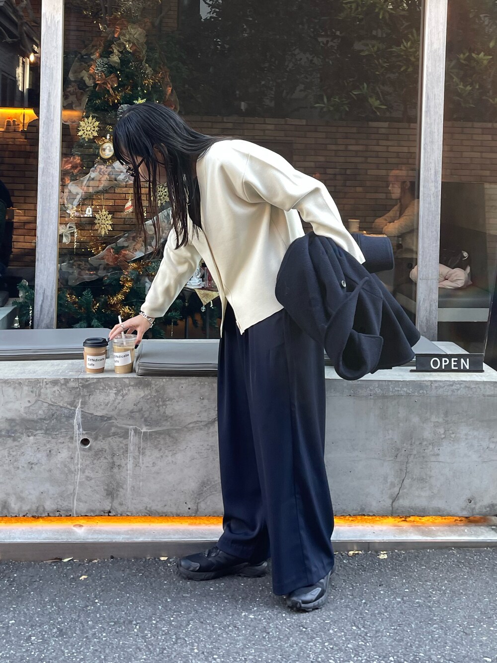 「Jena espace merveilleuxのWEB限定カラーあり/トロミ2タックワイドパンツ（その他パンツ、ブルー系）」を使った、amuamuse7さん（レディース・160cm）の冬コーディネートの1枚目の写真
