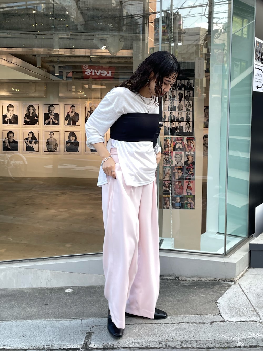 「Jena espace merveilleuxの【美脚が叶う褒められパンツ／WEB限定カラー】トロミ2タックワイドパンツ（その他パンツ、ピンク系）」を使った、amuamuse7さん（レディース・160cm）の春コーディネートの1枚目の写真