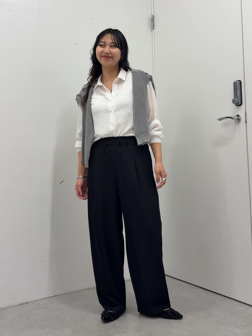 「Jena espace merveilleuxのガーゼバッククロスシャツ（シャツ/ブラウス、ホワイト系）」を使った、amuamuse7さん（レディース・160cm）の春コーディネートの1枚目の写真