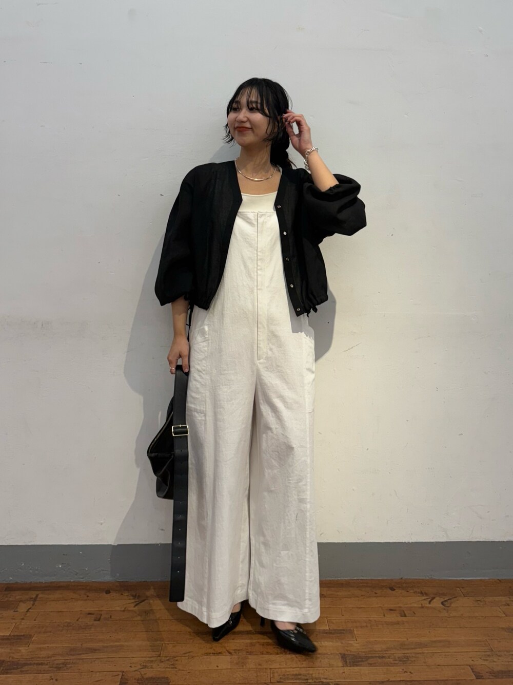 「Jena espace merveilleuxの【スッキリシアーシャツ】裾リボンシアーシャツ（シャツ/ブラウス、ブラック系）」を使った、amuamuse7さん（レディース・160cm）の春コーディネートの1枚目の写真