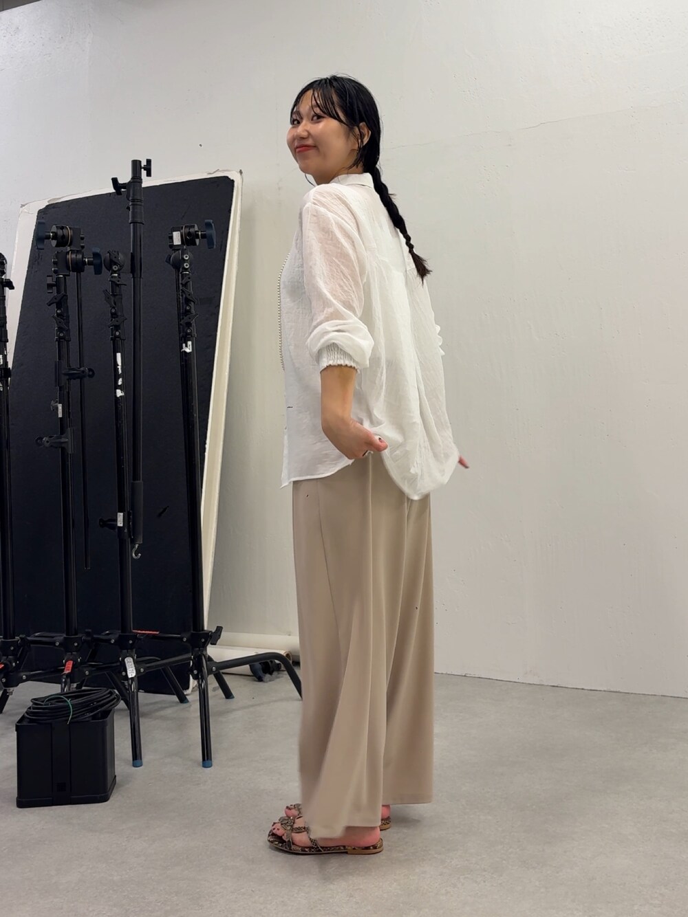 「Jena espace merveilleuxのガーゼバッククロスシャツ（シャツ/ブラウス、ホワイト系）」を使った、amuamuse7さん（レディース・160cm）の春コーディネートの1枚目の写真