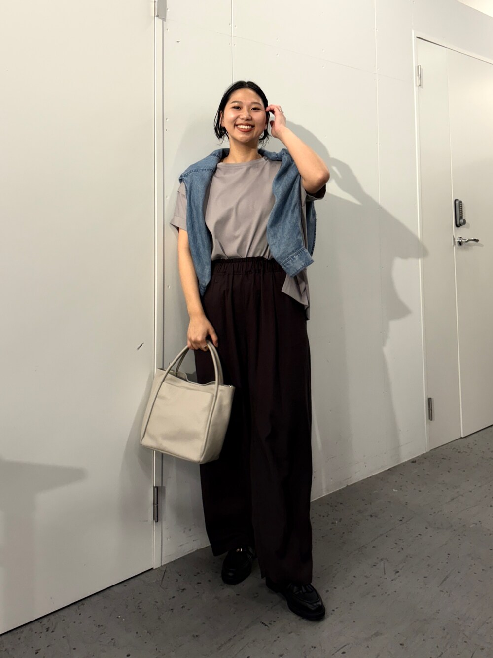 「Jena espace merveilleuxのリネンカーブパンツ（その他パンツ、グレー系）」を使った、amuamuse7さん（レディース・160cm）の春コーディネートの1枚目の写真