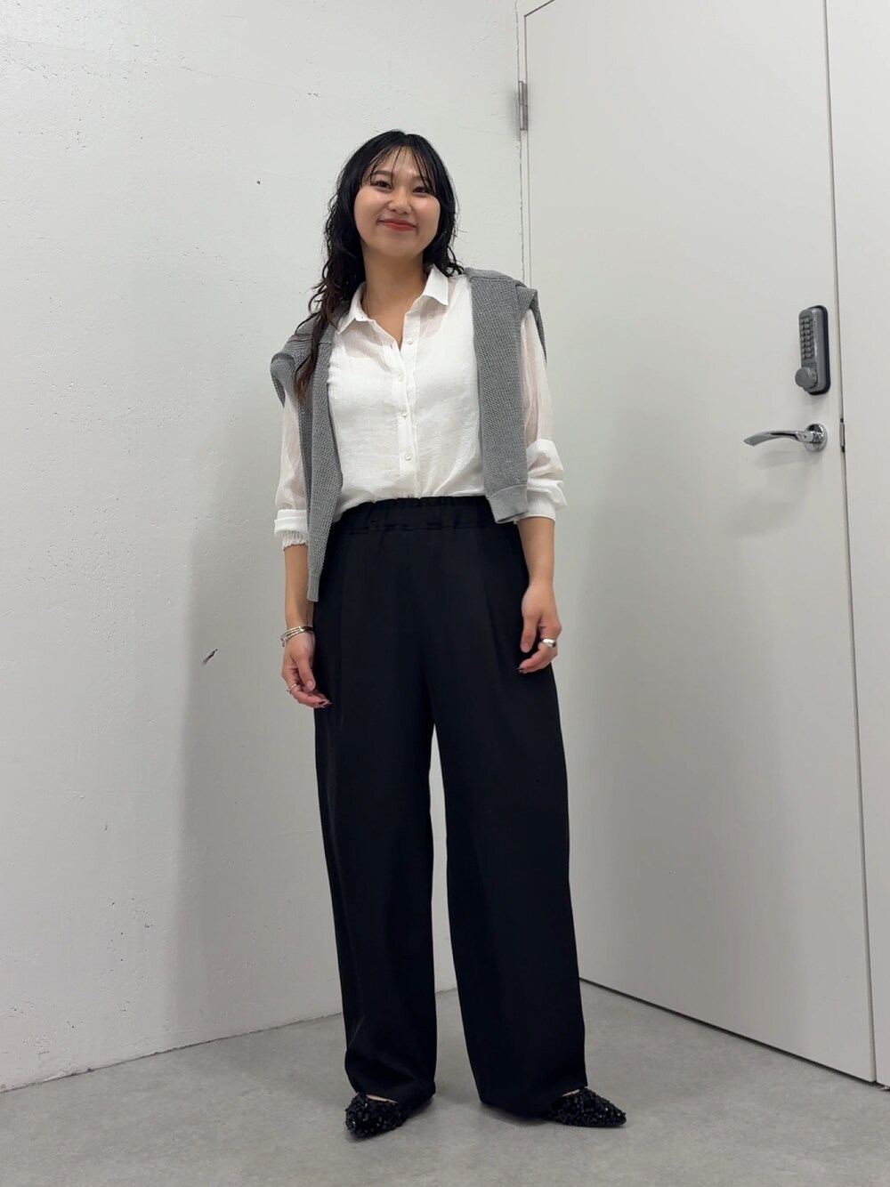 「Jena espace merveilleuxのガーゼバッククロスシャツ（シャツ/ブラウス、ホワイト系）」を使った、amuamuse7さん（レディース・160cm）の春コーディネートの1枚目の写真