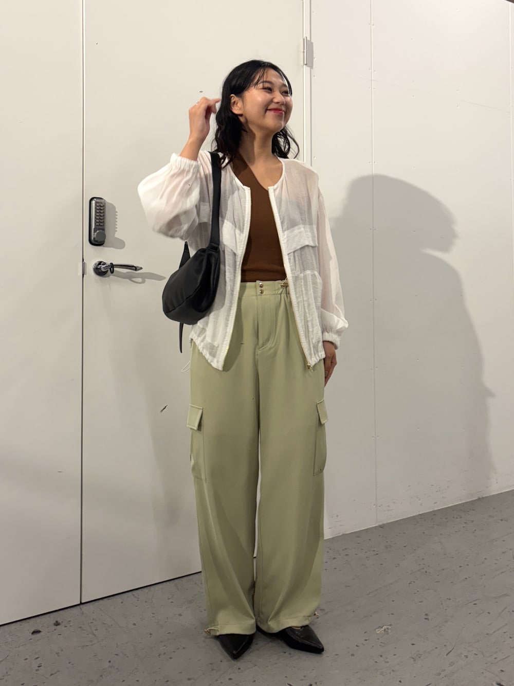 「Jena espace merveilleuxのトロミパラシュートパンツ（その他パンツ、グリーン系）」を使った、amuamuse7さん（レディース・160cm）の春コーディネートの1枚目の写真