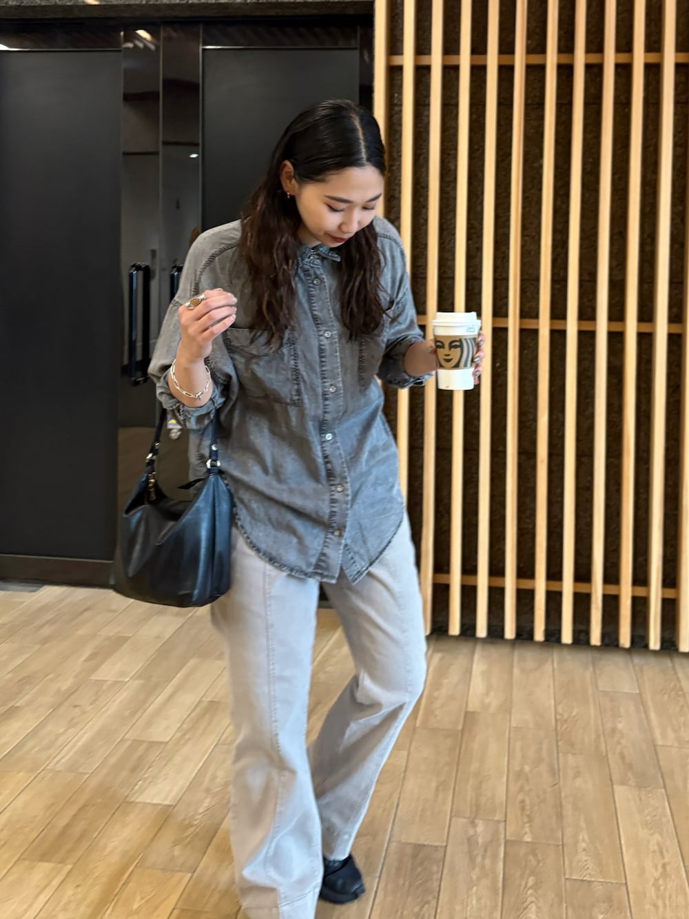 「Jena espace merveilleuxのセンターシームデニムパンツ（デニムパンツ、ブルー系）」を使った、amuamuse7さん（レディース・160cm）の冬コーディネートの1枚目の写真