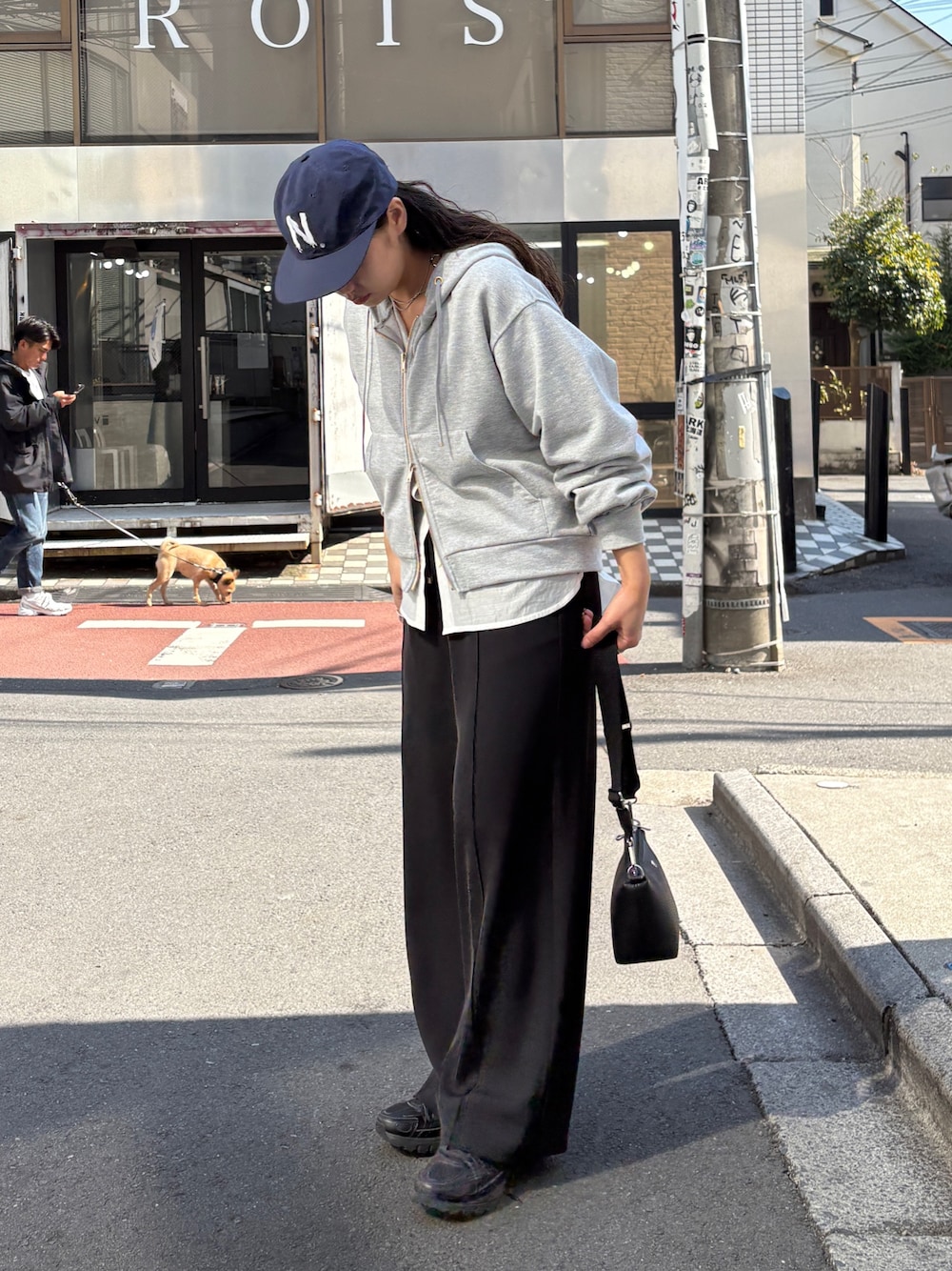 「Jena espace merveilleuxの【バックスタイルまで抜かりない】シアーバッククロスシャツ（シャツ/ブラウス、ホワイト系）」を使った、amuamuse7さん（レディース・160cm）の春コーディネートの1枚目の写真