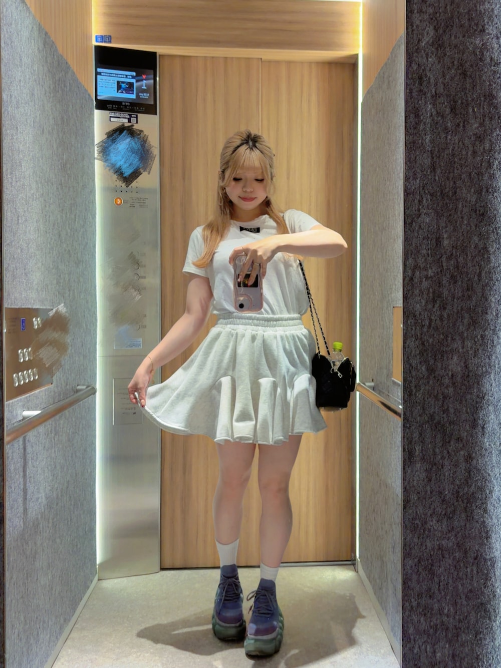 ãã¯ã€ãç³»ã®Tã·ã£ã/ã«ãããœãŒããã¯ã€ãç³»ã®ã¹ã«ãŒããããŒãã«ç³»ã®ã¹ããŒã«ãŒãççšããã¬ãã£ãŒã¹ã®å€ã³ãŒãã£ããŒãã®1æç®ã®åç