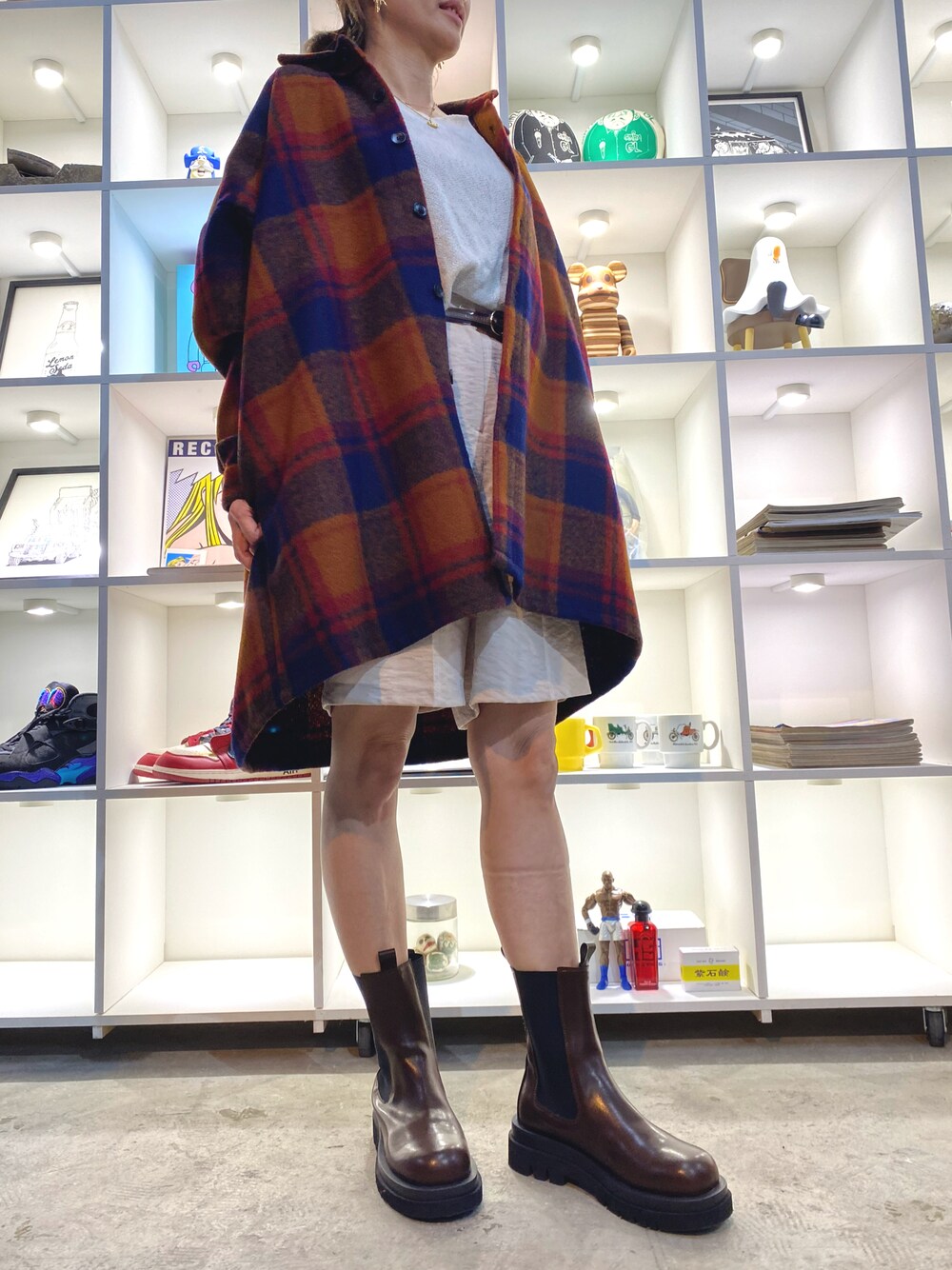「秋コーデ、カジュアルコーデ、お出かけコーデ、秋、秋服準備はじめました、ブーツ、休日スタイル、チェック、ニット、ハーフパンツ、オーバーサイズ、大人女子、メンズライク、ビッグシルエット、ビッグシャツ」｜「CALIFORNIA OUTFITTERSの7B15 AW チェック シャツ ジャケット/シャツアウター/長袖/オーバーサイズ/ワイド/ルーズ【CALIFORNIA OUTFITTERS -カリフォルニアアウトフィッターズ- 】（シャツ/ブラウス、ブラウン系）」を使った、yuuuukkaaaさん（レディース・160cm）の秋コーディネートの1枚目の写真