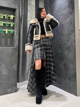 「EMODA（エモダ）のアイテム（ジャケット/アウター）」を使った、山下凜さん（レディース・163cm）の秋コーディネート