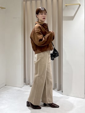 「アイテム（デニムパンツ、ベージュ系）」を使った、maayaさん（レディース・157cm）の秋コーディネート