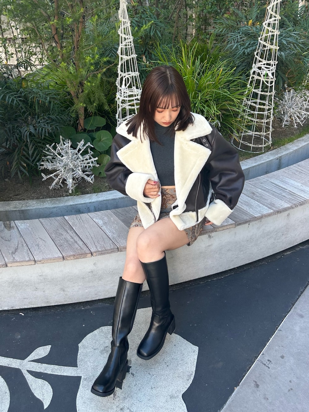 山本彩雅(MURUA)｜MURUAのムートンコートを使ったコーディネート