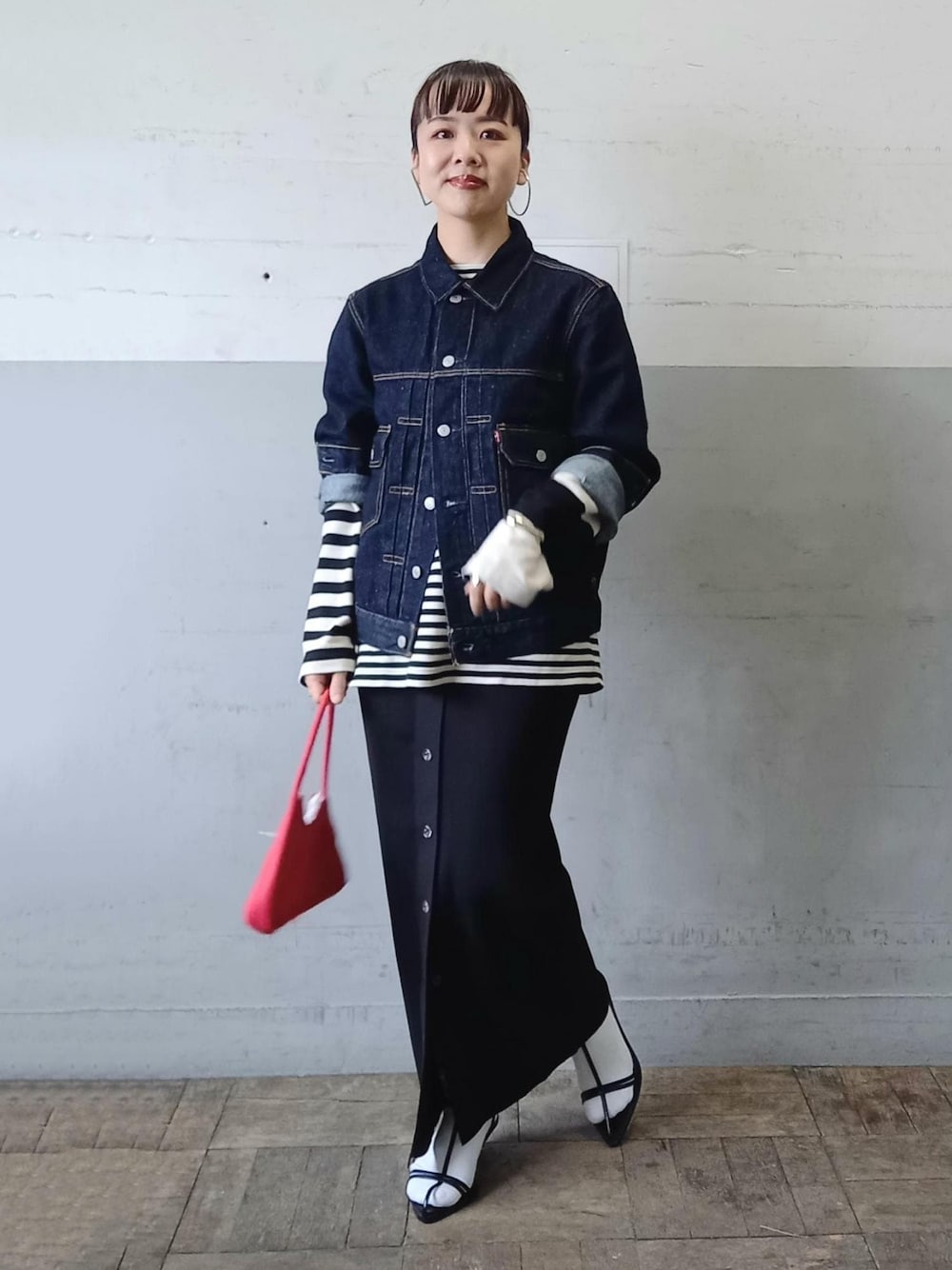 「24SS春の新作、24SS、着映えトップス、GFGS、ジーエフジーエス、Levi's、リーバイス、別注、kokyo、コキヨ、BIOTOP、ビオトープ、春アウター、ハンドバッグ、ブラック」｜「ADAM ET ROPE'の【G.F.G.S. for ADAM ET ROPE'】別注ボートネックボーダー（Tシャツ/カットソー、ブラック系）」を使った、touharaさん（レディース・158cm）の冬コーディネートの1枚目の写真