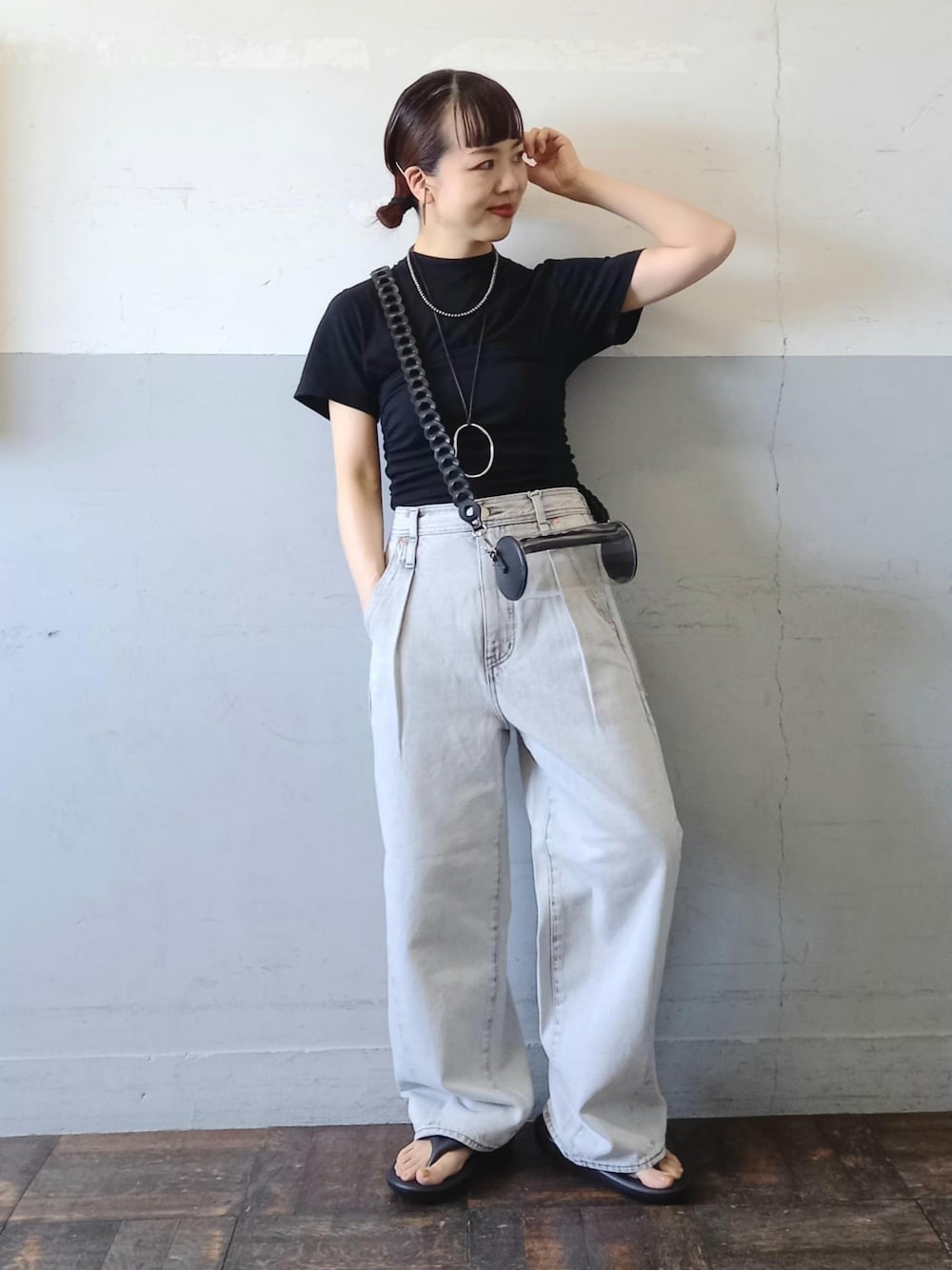 「24SS夏の新作、24SS、ベアトップ、TAW&TOE、トーアンドトー、クリアバッグ、リカバリーサンダル、ADAM ET ROPÉ、FEMME、SDGs、サステナブル、骨格ウェーブ、イエベ、カジュアル、大人カジュアル」｜「ADAM ET ROPE'のニュアンスオーバルバングル（バングル/リストバンド、シルバー系）」を使った、touharaさん（レディース・158cm）の春コーディネートの1枚目の写真
