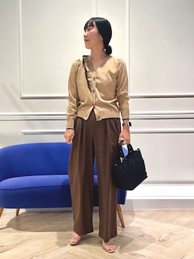 「MICO COULIER（ミコクリエ）の強撚ライトツイルストレッチツータックパンツ（その他パンツ、ブラウン系）」を使った、kanazashiさん（レディース・159cm）の秋コーディネート