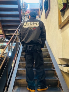 「AVIREX新宿」｜「アイテム（ジャケット/アウター）」を使った、庄子　恵さん（メンズ・179cm）の秋コーディネート