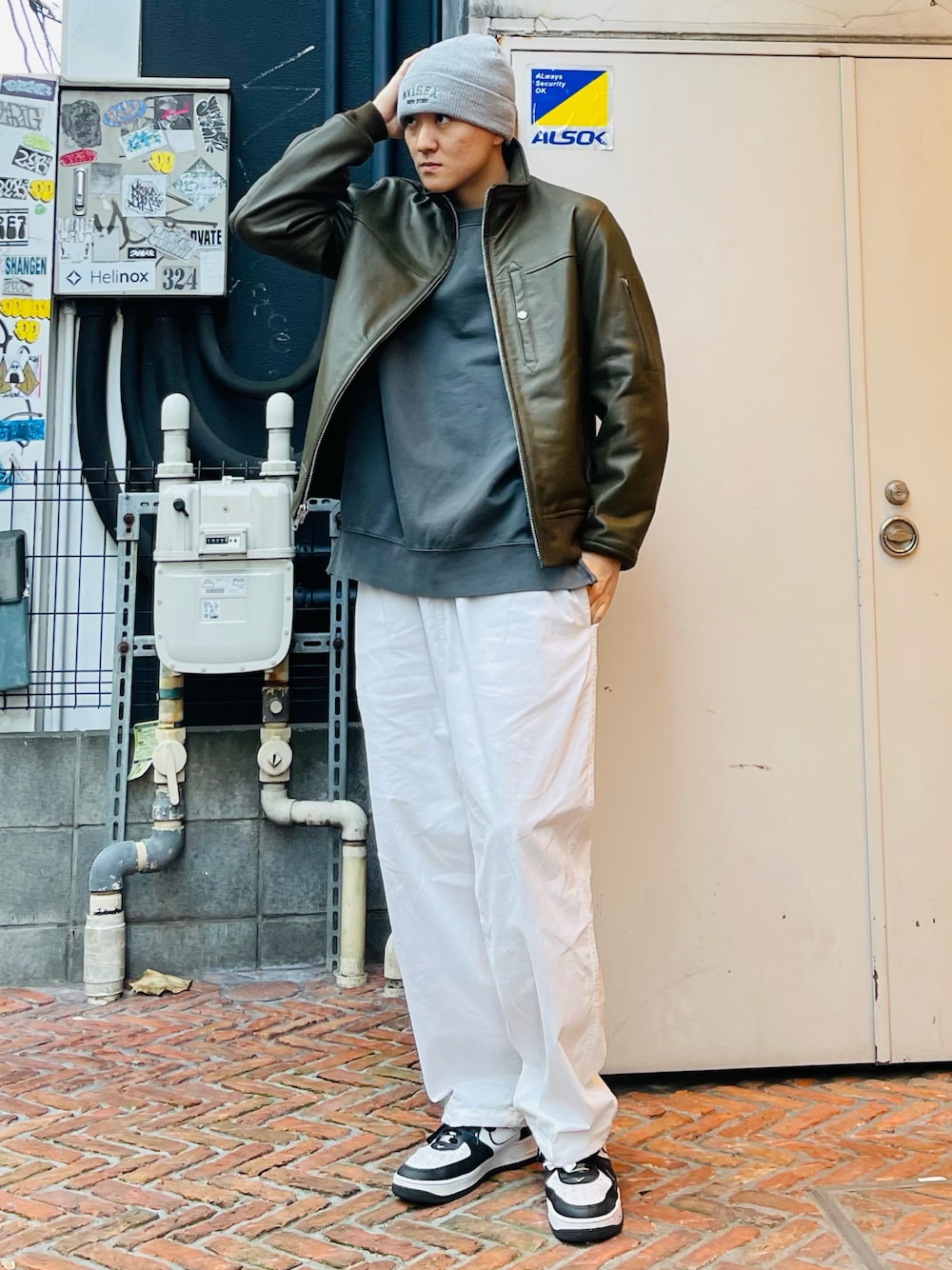 MA-1を使った「チャコールグレー」の人気ファッションコーディネート 