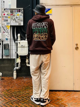 「AVIREX（アヴィレックス）のアイテム（スウェットパンツ）」を使った、庄子　恵さん（メンズ・179cm）の秋コーディネート