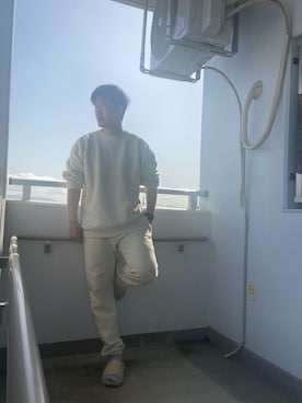 「Yeezy（イージー）のアイテム（サンダル）」を使った、en  and outdoor unitさん（メンズ・182cm）の春コーディネート